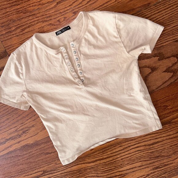 Zara Short Sleeve V-Neck Snap Front Beige Tee T-Shirt Cropped Size Small - Picture 5 of 6